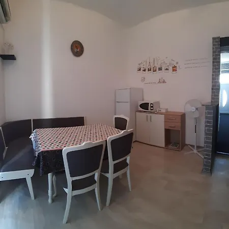 Zeus Apartament *