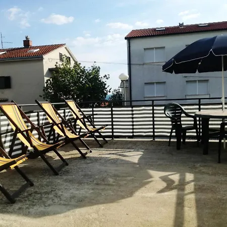 Zeus Apartment